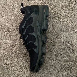 Black vapor max